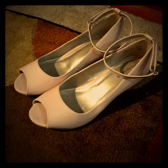 Peep-toe Kitten Heels - Picture 1 of 3